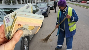 Câți bani ia lunar un măturător de stradă în 2026. Orașele unde salariile sunt mai mari