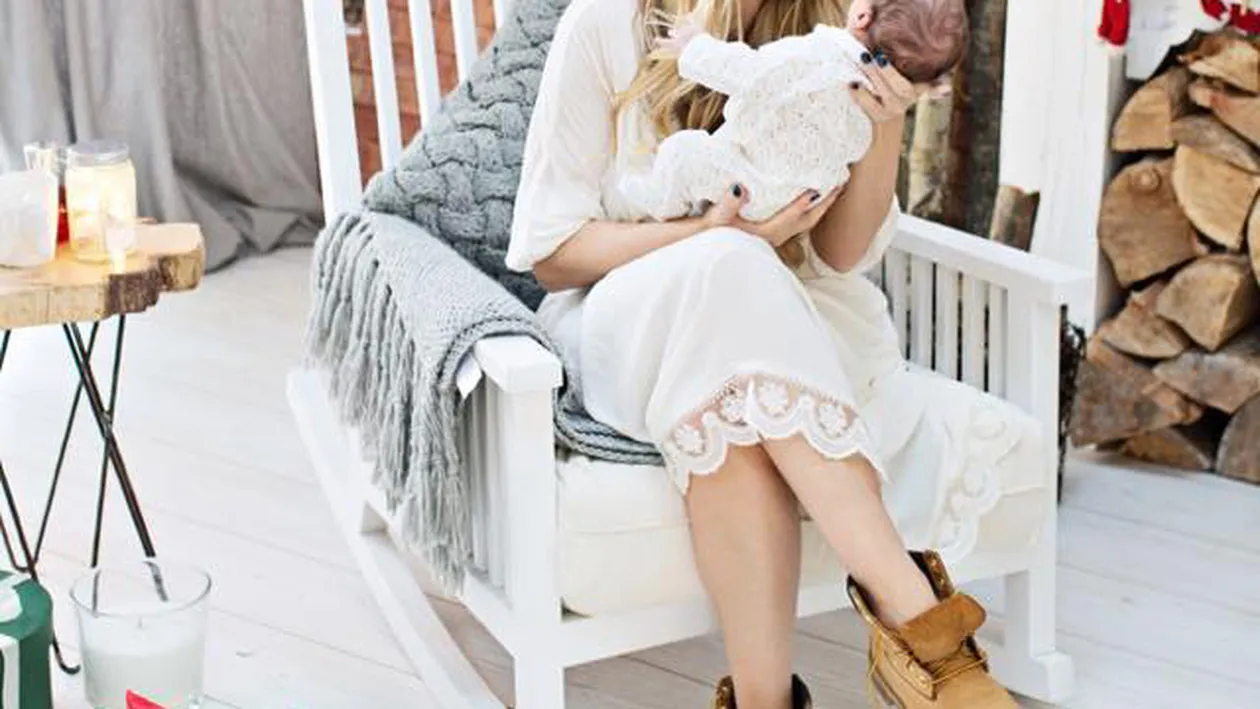 ANDREEA BĂNICĂ, apariţie senzaţională la nici două luni de când a născut! A purtat  o fustă scurtă şi...