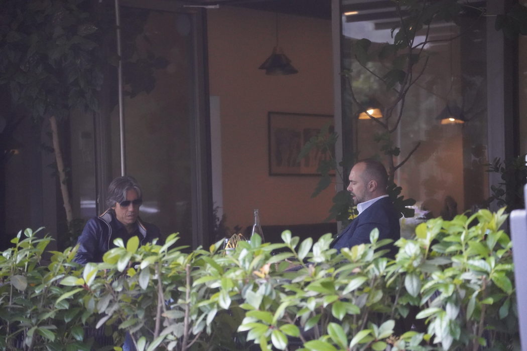 Silviu Mănăstire (dreapta), alături de un amic, la Fico