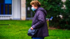 Cele doua categorii de persoane care NU trebuie să completeze declarația pe propria răspundere că ies din case