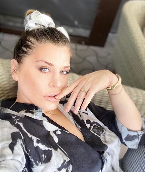 VIDEO | Loredana Groza, aproape să arate mai mult decât ar fi vrut! Ce gafă a făcut artista