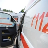 Un tânăr de 30 de ani a murit în fața blocului în care locuia. Trecătorii au dat alarma