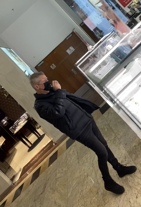 Dan Bittman a fost pus în dificultate de diversitatea bijuteriilor!  Pe care dintre femeile din viața lui vrea să o impresioneze?
