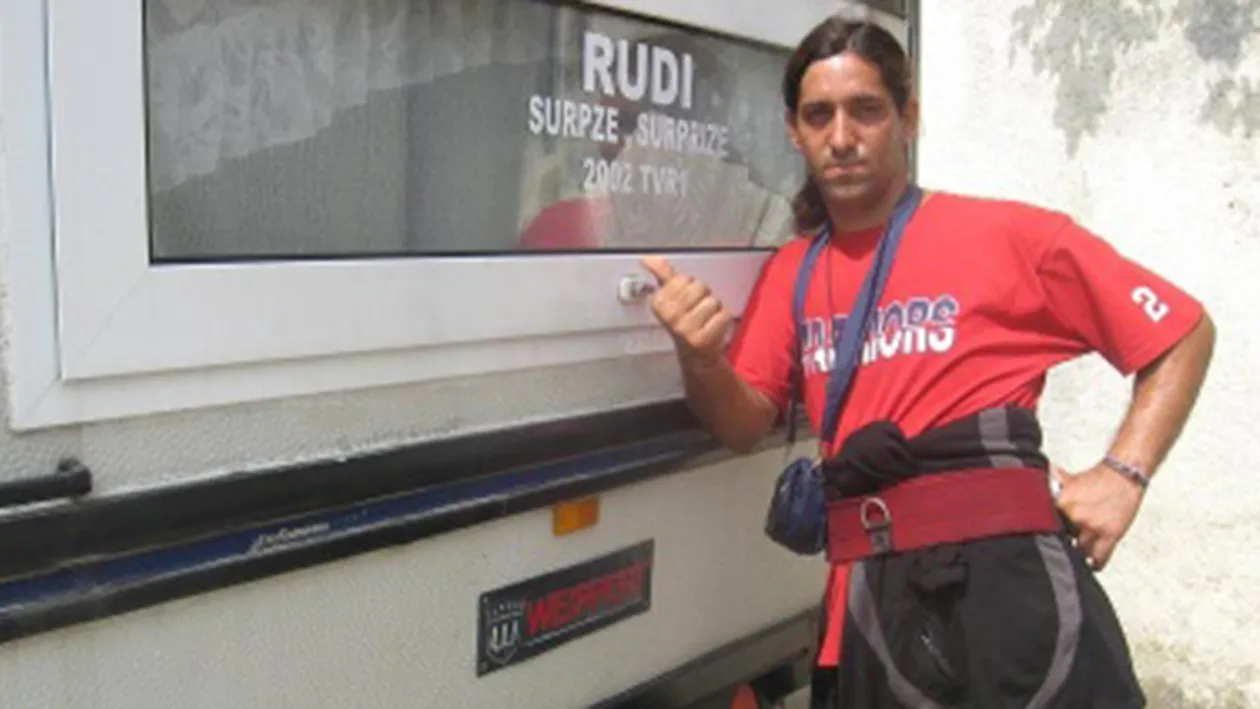 Rudy, omul-tir, vrea sa faca inconjurul Europei carand doua remorci dupa el!