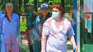 O fetita de 7 ani si doi adulti, internati cu gripa porcina