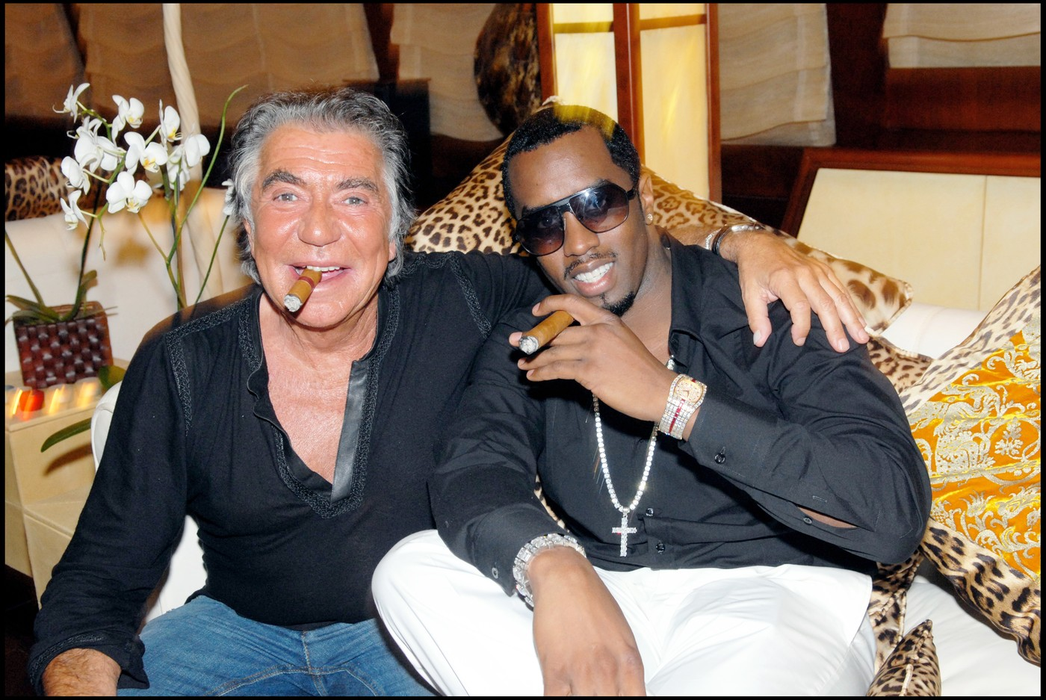 Roberto Cavalli îl primește pe prietenul său Puff Daddy pe iahtul său din portul Saint Tropez. 2007. Foto: Profimedia