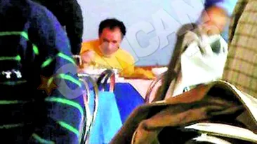 Mihai Traistariu pozeaza in milionar cu vila, firma si masini scumpe, dar e stramt la buzunar. Isi potoleste foamea la cantina studentilor