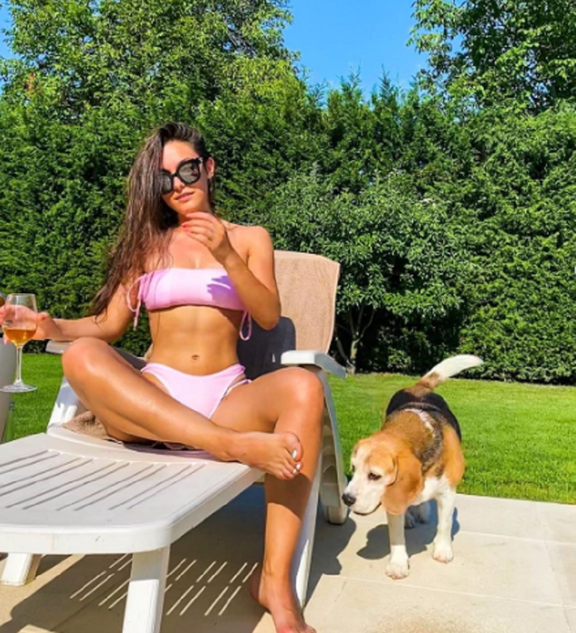 Cum a reacționat Andreea Esca după ce fiica ei, Alexia Eram, a postat o poză cu ea aproape dezbrăcată făcând plajă