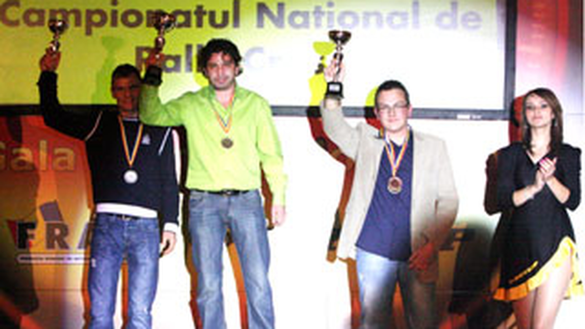 Fotoreporterul CANCAN, Robert Vissa, a primit premiul de campion la rallycross!