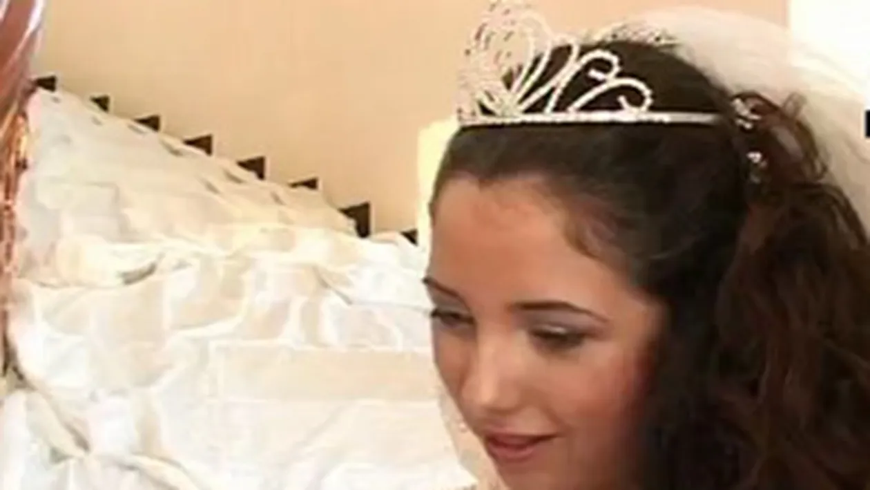 O mireasa de 14 ani se da mare cu rochia ei de 13.000 de euro cu pietre ZVAROTCHI! Razi cu lacrimi