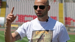 GIANI KIRIŢĂ, escapadă la mare c-un bolid de lux! Imagini cu fotbalistul la volanul unui Mercedes 63 AMG de 200.000 de euro