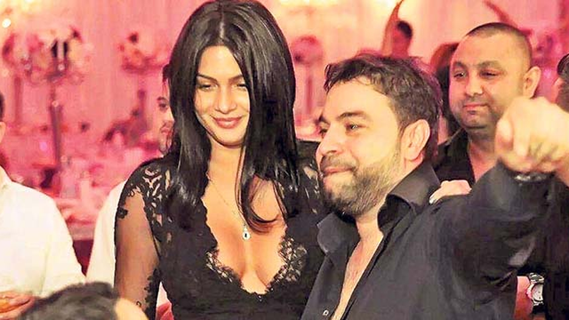 Primele IMAGINI cu fetita lui Florin Salam! Vezi ce spune fericitul tatic: "E normal sa am emotii..."