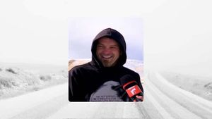 Un turist polonez mergea la mare în Grecia, dar a făcut un popas în România. Cum a reacţionat când a văzut zăpadă