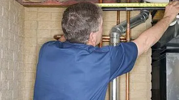 Instalatorul GIGOLO! Barbatul este acuzat ca intretine relatii sexuale cu femeia de serviciu, Ionela! Trebuie sa vezi asta