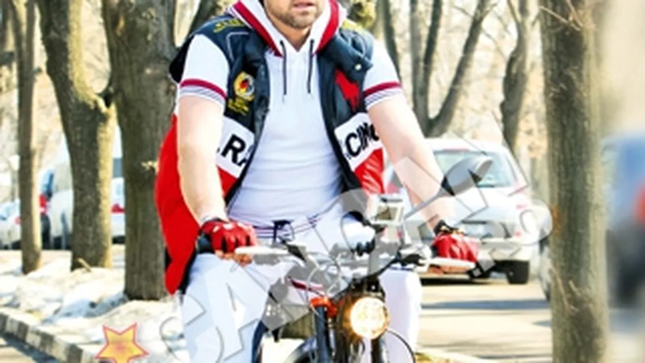 Calare pe mii de euro! Catalin Botezatu se plimba cu o bicicleta ca a lui Lady GaGa prin Herastrau! Vezi cat l-a costat!