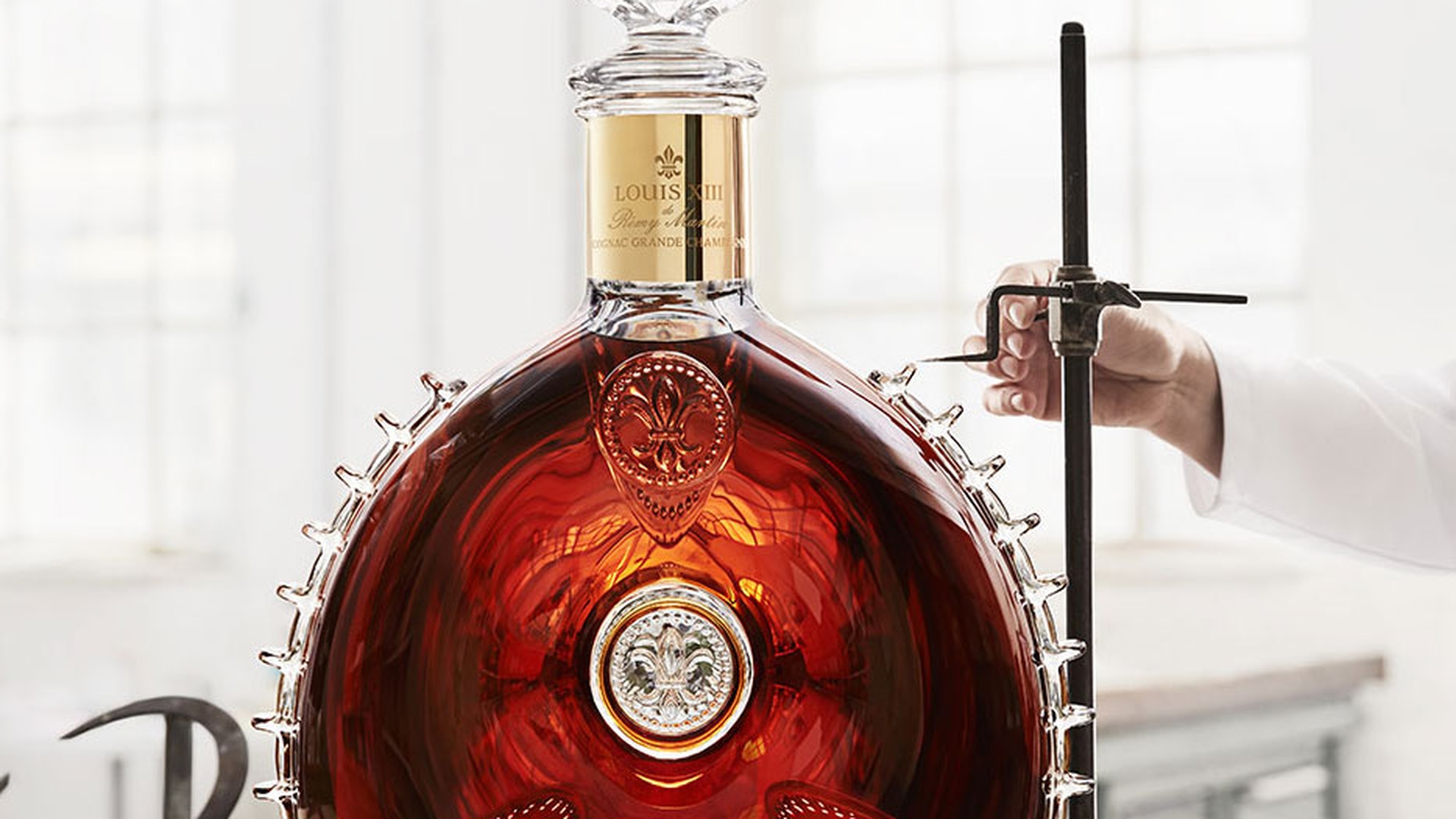 (P) Premieră mondială! Louis XIII prezintă Le Salmanazar, singurul decantor de cristal de 9 litri creat vreodată