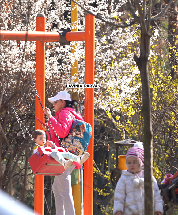 Lavinia Pîrva a ieșit cu fiul ei în parc (Foto: CANCAN.RO)