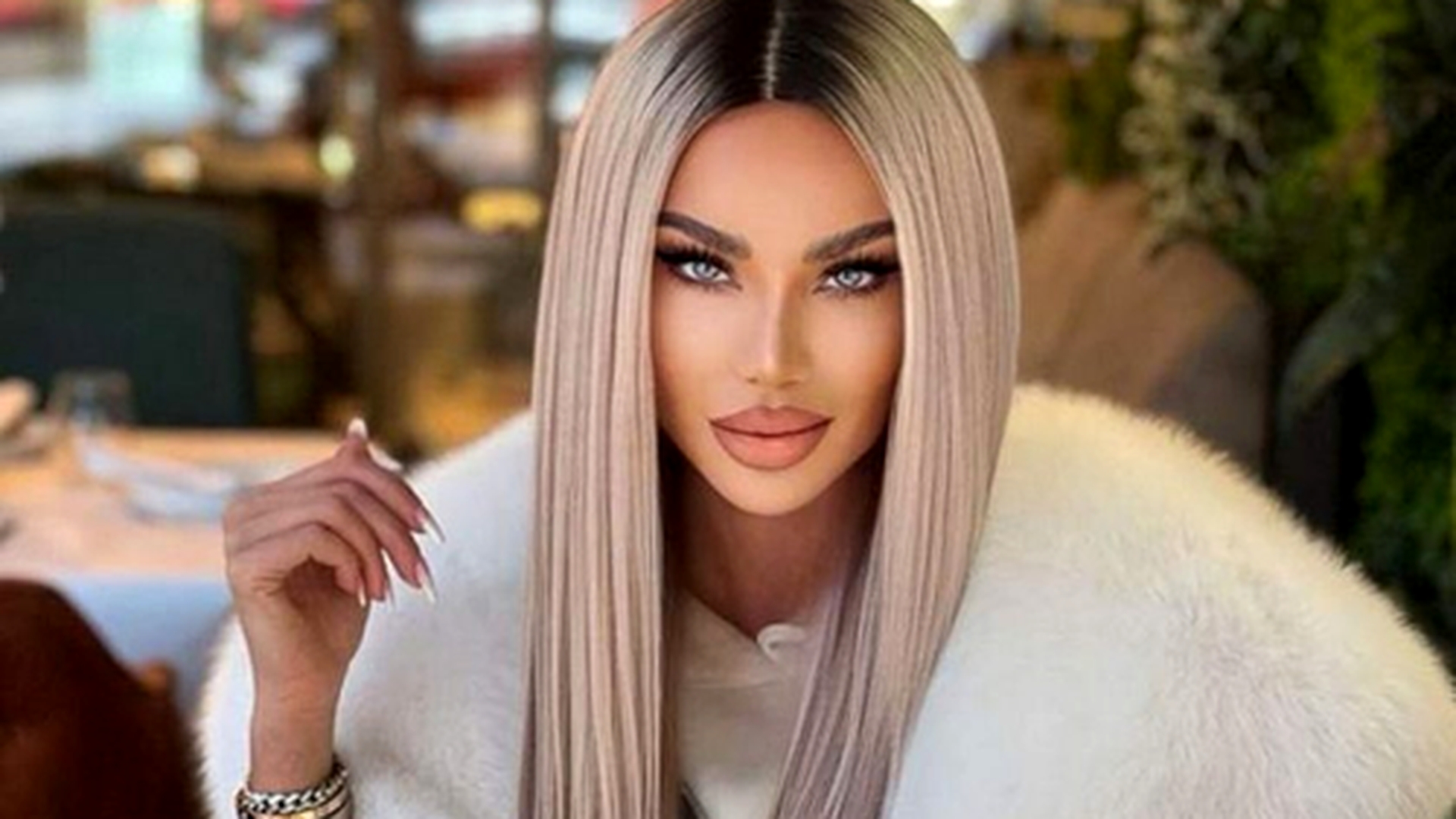 Bianca Drăgușanu s-a pozat sexy de Valentine's Day, dar a lăsat la vedere mai mult decât ar fi trebuit! FOTO