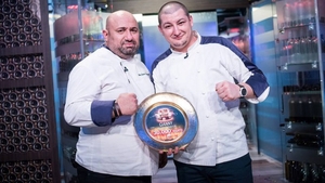 Mama câştigătorului de la "CHEFI LA CUŢITE" reacţionează după ce Gianny a povestit că îl dădea afară din casă! Ce mesaj i-a dat acestuia