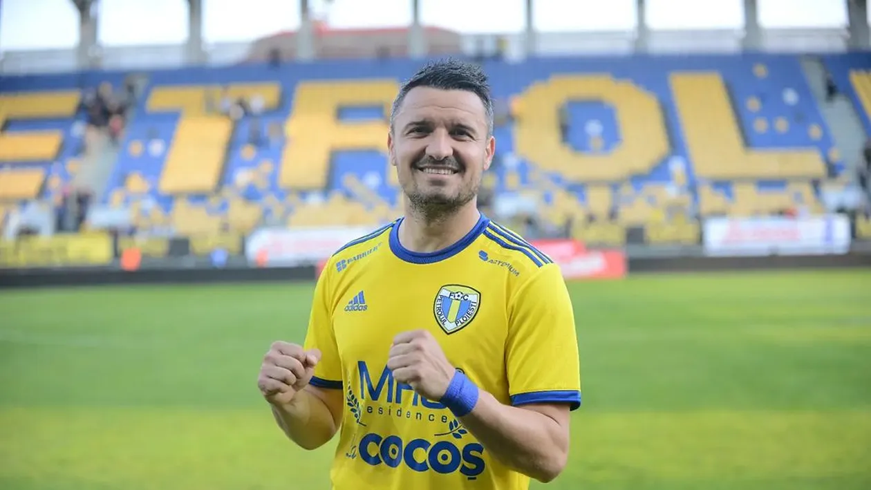 Un fotbalist din naționala României a băgat un porc tranșat în valiză și l-a trimis cu avionul. Stupoare la aeroport. „Bă, dar ce-ai pus în el?”