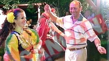 Traian Basescu: Romanii fura mai mult ca tiganii