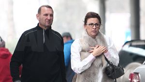 La 61 de ani, multi-milionarul Cataramă iubeşte intens! ”Regele mobilei” nu se poate abţine: a sărutat-o pe doamna doctor în parcarea hipermarketului!