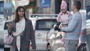 Denisa e șefa la ea-n familie, iar Flick se conformează. “Domnul Rimă”, soțul ideal: cară, conduce și zâmbește!