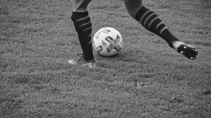 Doliu în fotbal! Un jucător de doar 22 de ani a murit în vacanță, în timp ce încerca să își facă un selfie