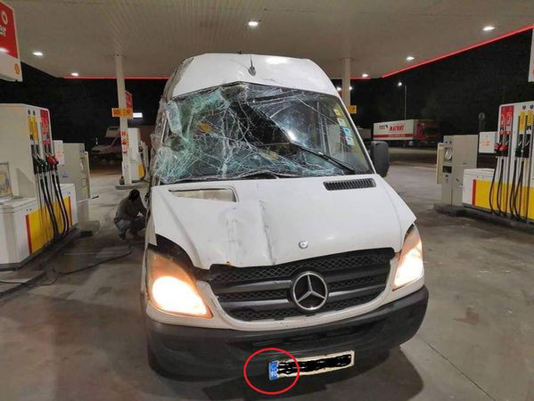A fost implicat într-un accident în Ungaria, dar și-a ”peticit” mașina și și-a continuat drumul. Un român a condus 600 de km cu autoturismul avariat
