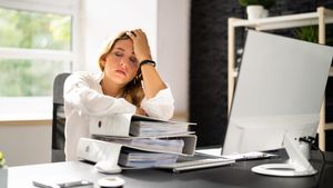 Când poți refuza să mergi la muncă, chiar dacă te cheamă șeful. Legea pe care nu o știi