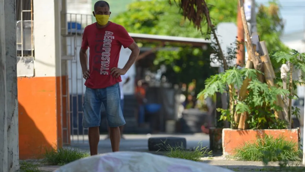 Cutremurător! Țara care își îngroapă morții în cutii de carton. “Nu mai sunt sicrie sau sunt foarte scumpe!”