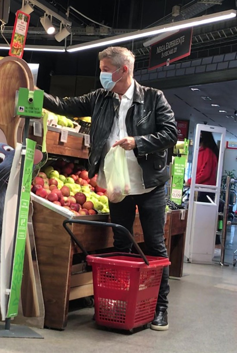 Dan Bittman respectă regulile impuse în pandemie, chiar dacă nu crede în COVID