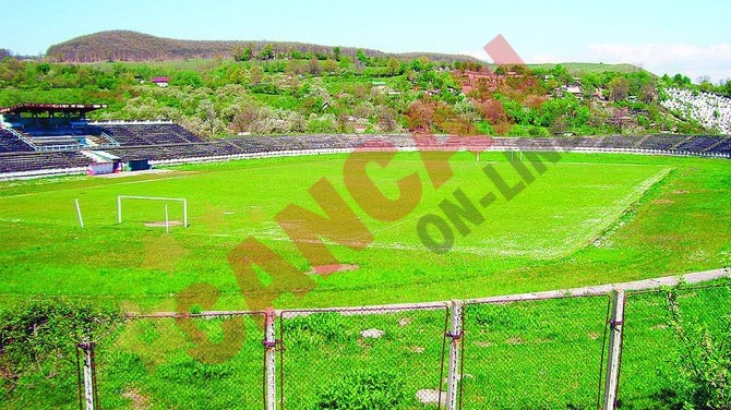 Fotbal cu schimb de sutane la final