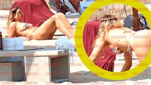 Lora, show incendiar pe plajă, la 43 de ani! Costumul de baie minuscul, poziţii provocatoare şi...