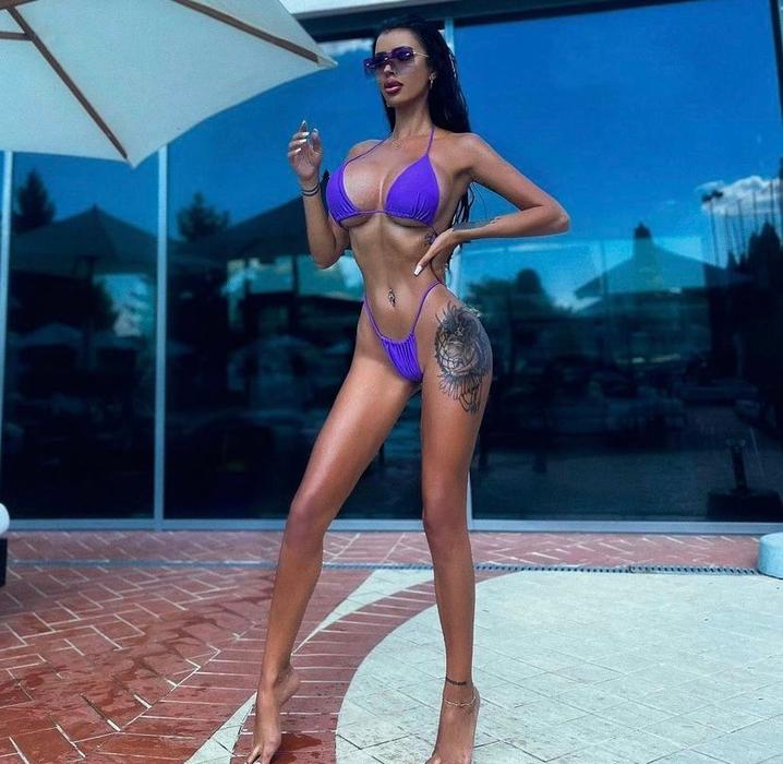 Laura se apropie de un sfert de milion de urmăritori