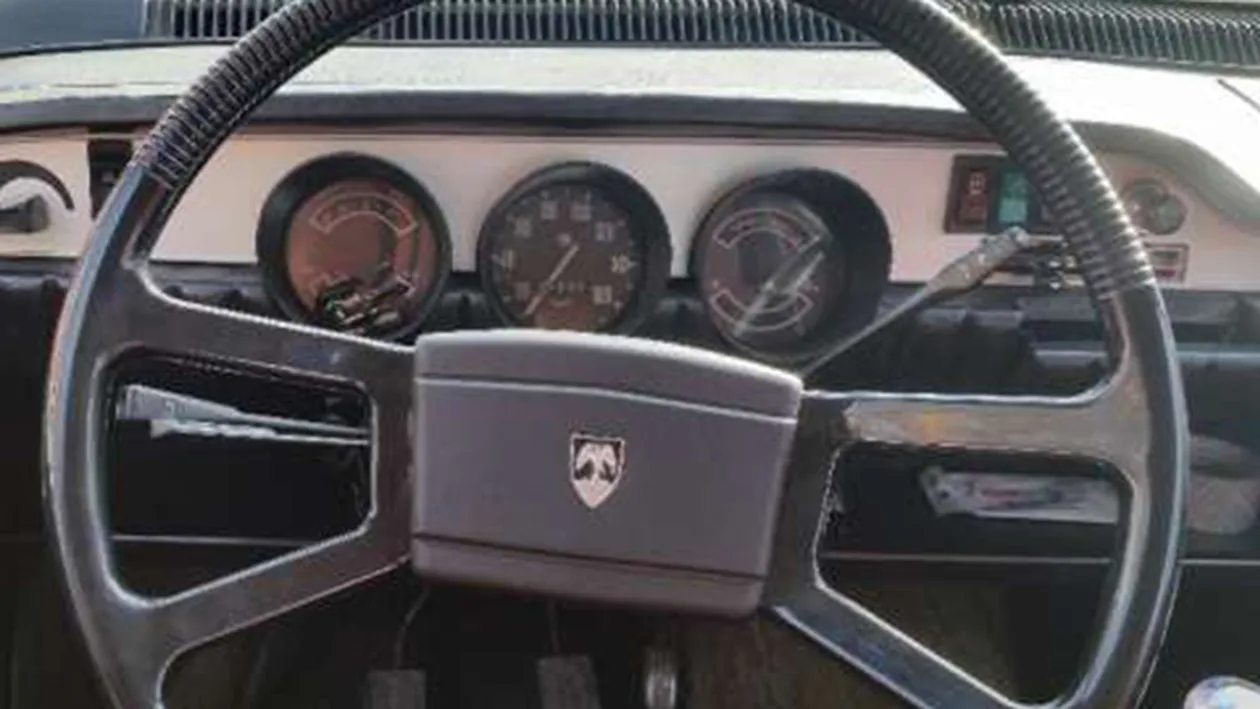 Un român şi-a scos Miliţianca la vânzare. Cât cere pe bătrâna Dacie