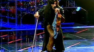 Un rocker de 56 de ani din Medgidia, cea mai ciudata aparitie de la "Vocea Romaniei"! Uite cum a venit la auditii!