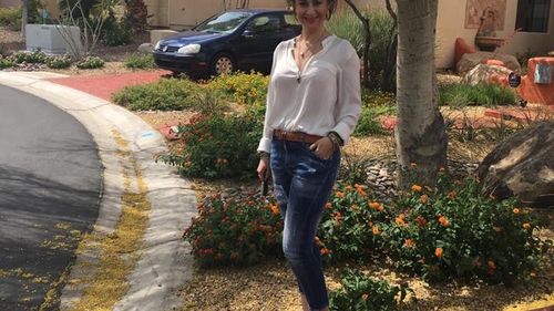 ANAMARIA PRODAN s-a pozat aproape goală în oglindă şi  a ''scăpat'' fotografia pe Facebook! Vezi cum arată impresara