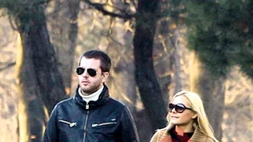 Laura Cosoi si-a scos tizul in lume