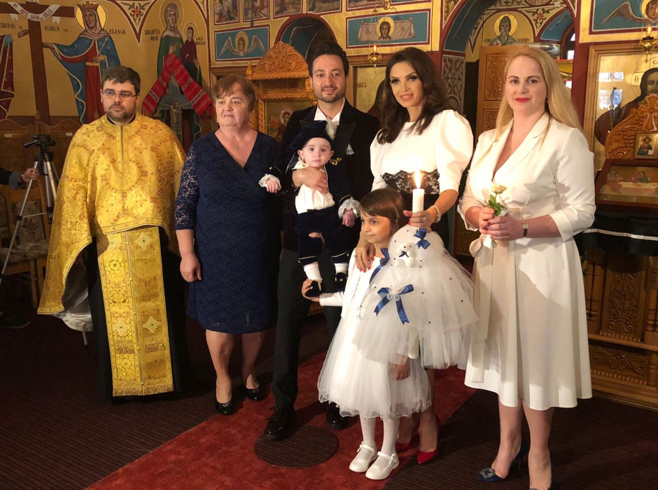 Galerie foto. Delia Antal și-a botezat băiețelul! O cântăteață cunoscută și un om de afaceri au fost nași: ”De mult mi-a zis că…”