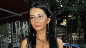 DJ Harra nu vrea să poarte sutien si pace! Ipostaza incitanta in care a fost fotografiată la o piscină din Bucuresti