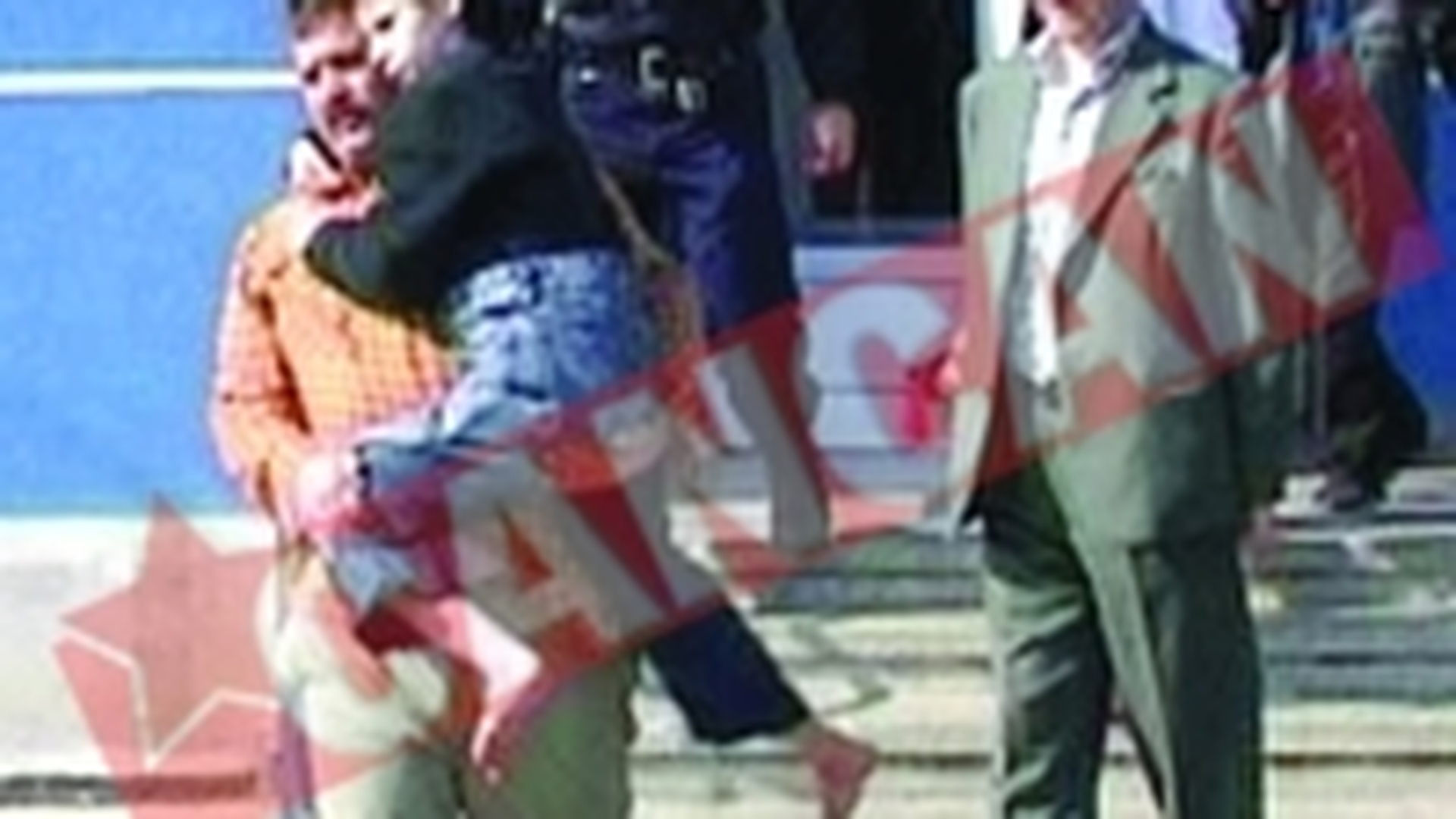 Si-au legat copilul de pat