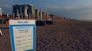 Cât costă să îți pui cearșaful pe plajă, în Mamaia Nord. De suma asta mai bine îți iei șezlong