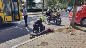 Scene șocante în centrul orașului Constanța. Un bărbat s-a prăbușit pe asfalt. VIDEO