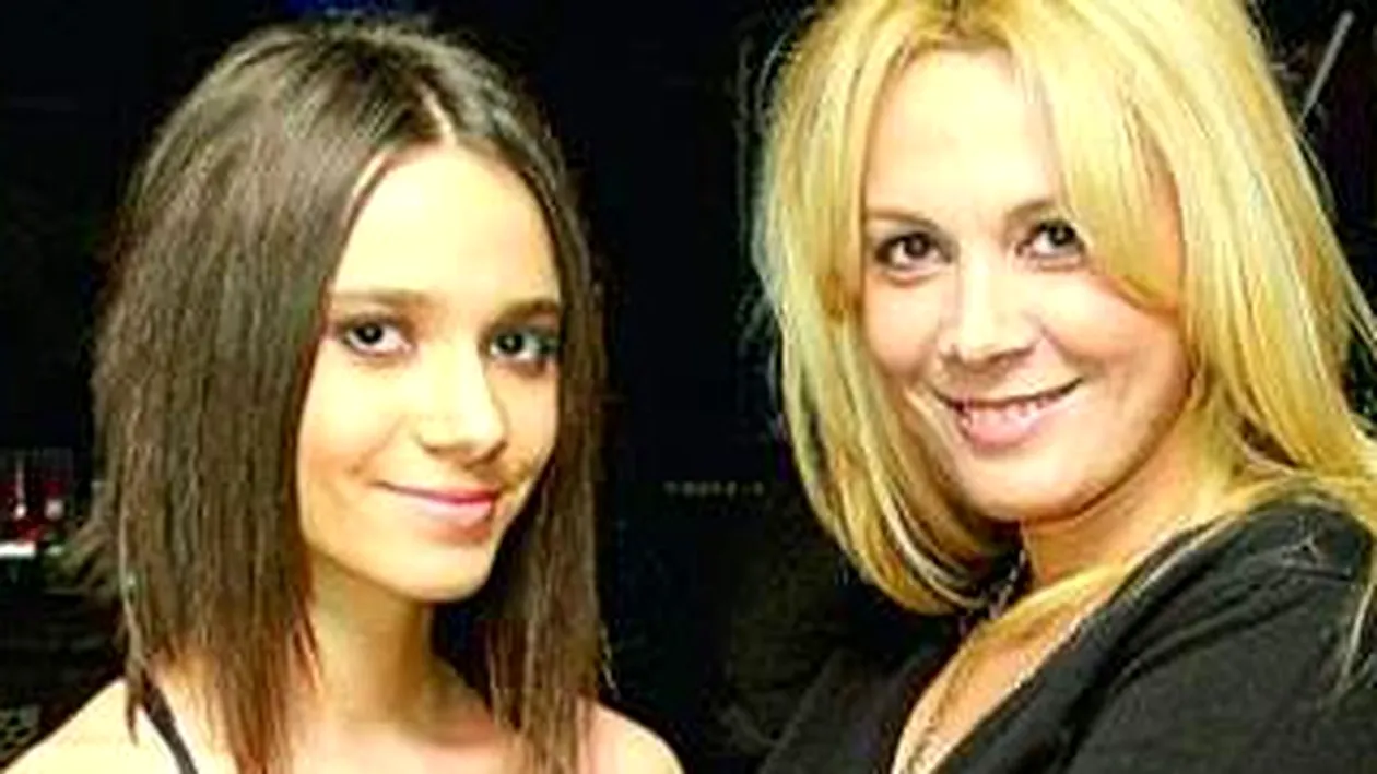 Dana Savuica, convinsa ca fiica ei nu va poza nud: Julie e pudica si vrea sa se faca diplomat