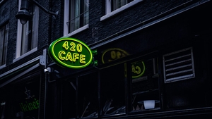 Decizie istorică în Amsterdam. Fumatul de marijuana va fi interzis pe străzile zonei celebre a orașului
