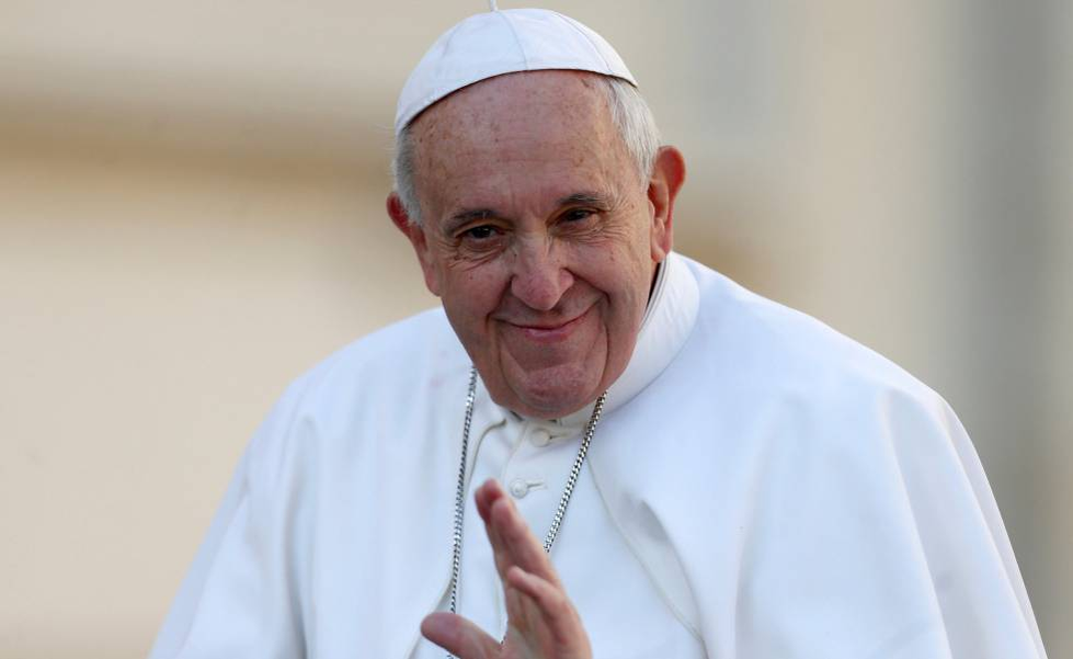 Papa Francisc ar putea folosi un papamobil autohton în timpul vizitei în România