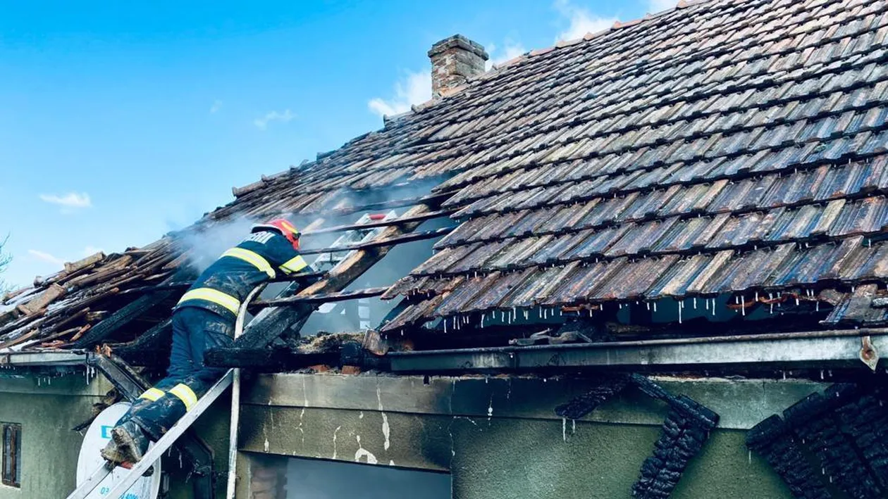 Incendiu puternic în Capitală! Patru locuințe au fost cuprinse de flăcări