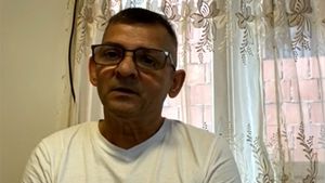 Ce a pățit Sebastian (52 de ani), după ce s-a cuplat pe Facebook cu o tânără de 18 ani. Cine era "Vali" din Iași, de fapt