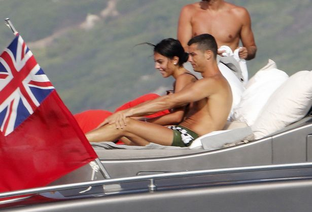 Iubita lui CRISTIANO RONALDO, o graviduţă în toată regula! Primele imagini cu burtica de gravidă a GEORGINEI RODRIGUEZ